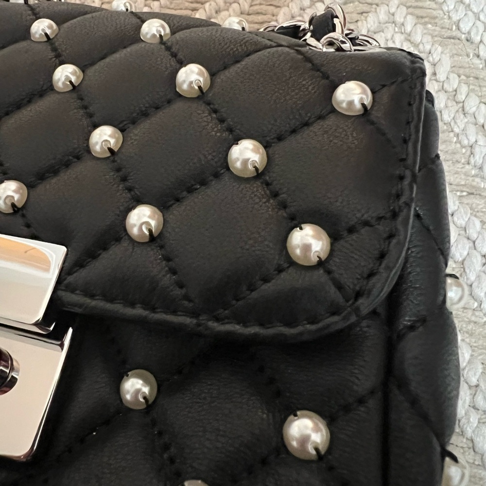 Michael Kors Quilted Leather Shoulder Bag with Pearl Accents Excellent condition - Picture 9 of 9